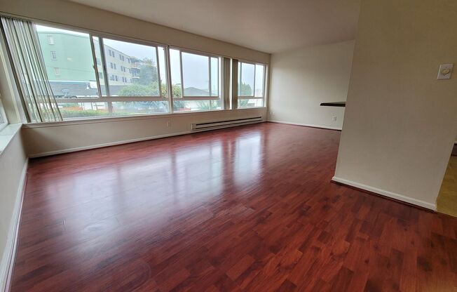 2 beds, 1 bath, 820 sqft, $2,795, Unit R-212