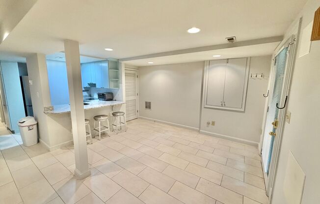 Delightful Dupont Tree-Lined Swann Street 2 Bedroom Lower Level Apt with W/D