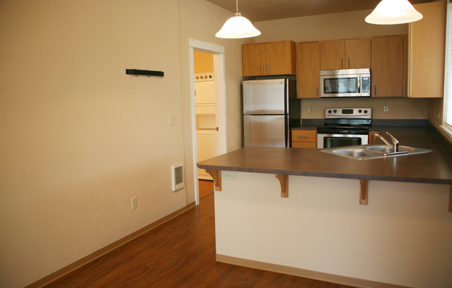 2 beds, 1.5 baths, 879 sqft, $1,900, Unit 10