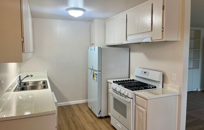 2 beds, 2 baths, 950 sqft, $2,800, Unit 521