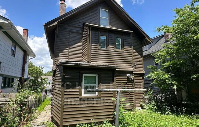 3211 E 32 ST