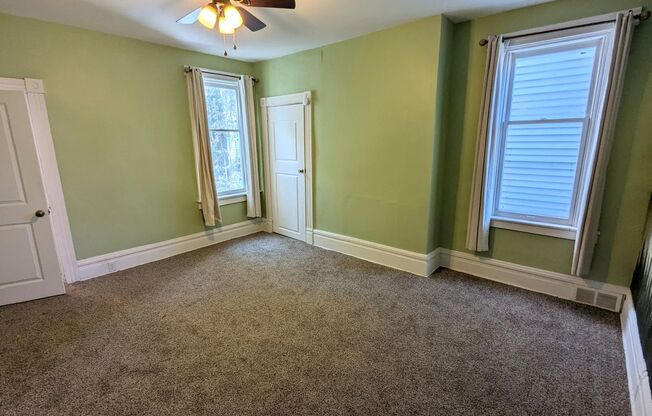 2 beds, 1 bath, $1,400