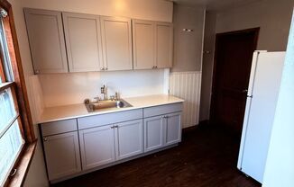 Renovated 2 Bed - 1 Bath Duplex