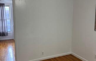 2 beds, 1 bath, $2,900, Unit 2