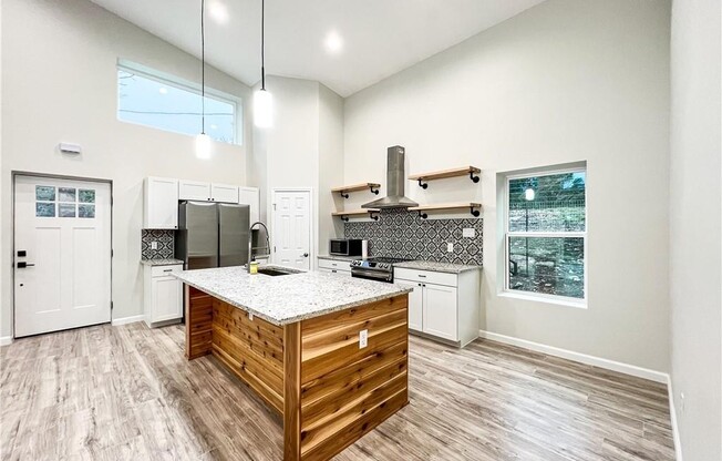 1226 WHISPERING HLS DR