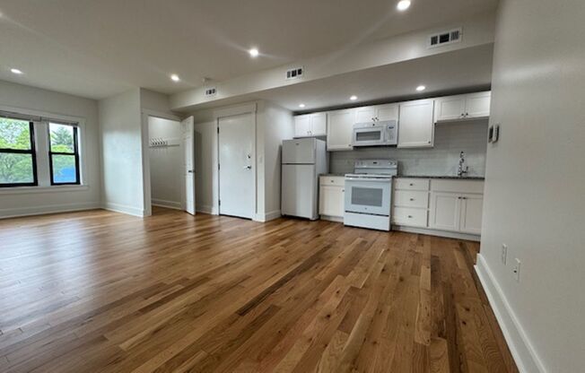 2 beds, 1 bath, 750 sqft, $2,090, Unit 5645 Hobart Street #2
