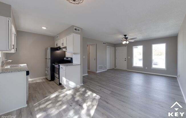 1521 E El Monte St Apt A
