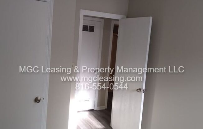 2 beds, 1 bath, $950, Unit 1560-A E 125th St