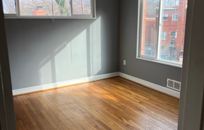 109 WEBSTER ST NE