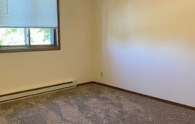 2 beds, 1 bath, 695 sqft, $915, Unit C104