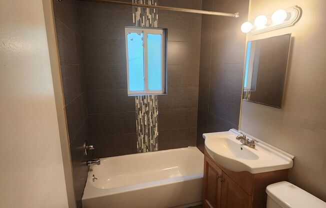 1 bed, 1 bath, $1,050, Unit D02
