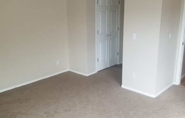 3 beds, 2 baths, $2,250, Unit APARTMENT #B 8