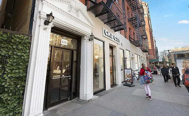 370 COLUMBUS AVE