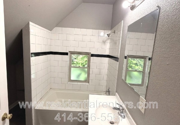 2804 N PALMER ST
