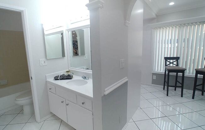 2 beds, 2 baths, 910 sqft, $2,595, Unit 410