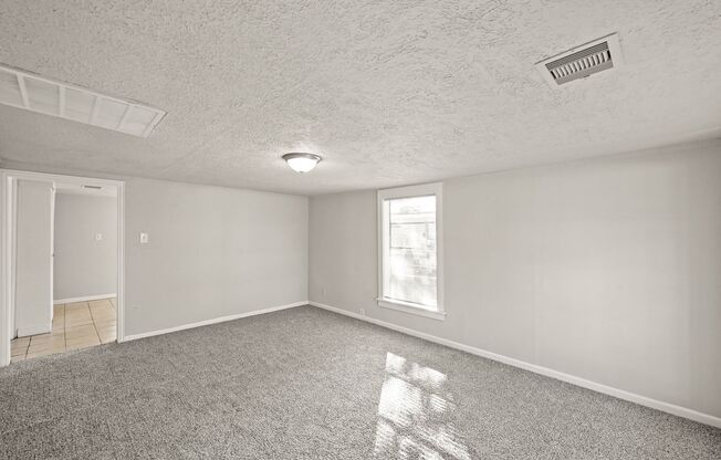 3 beds, 1 bath, $1,295