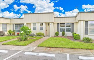 ** 2/2 Villa in Cypress Lake Gardens - Screened Lanai - 1st Floor **