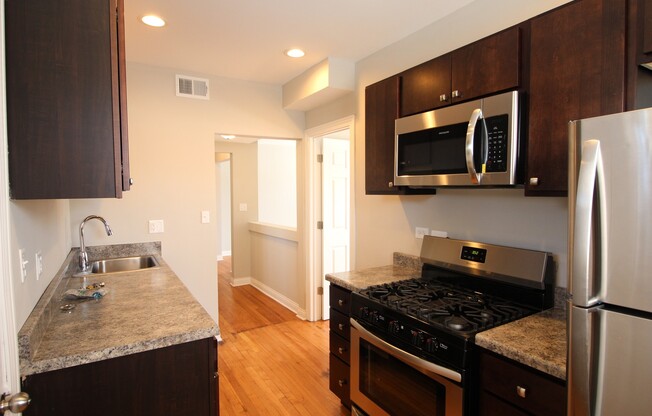 2 beds, 1 bath, $1,500, Unit 4408 -2