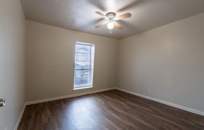 2 beds, 1 bath, 864 sqft, $1,100, Unit 707