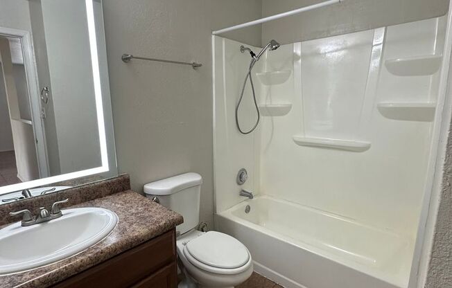 2 beds, 1 bath, 720 sqft, $1,175, Unit 10-2098