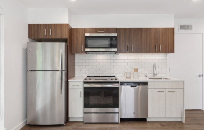 2 beds, 2 baths, 784 sqft, $3,070, Unit 302