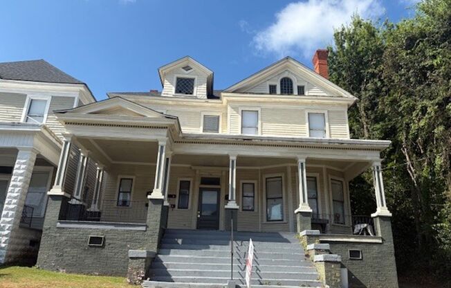 946 MAGNOLIA ST