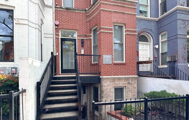 Lovely 1 BR + 1 Den/2 BA Condo in Mt Vernon Square!