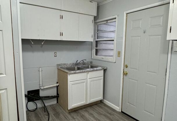 2 beds, 1 bath, $995