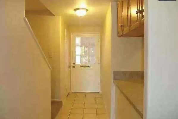 2 beds, 2 baths, 951 sqft, $2,500