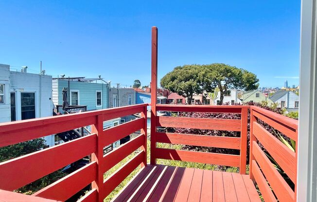 Prime Bernal Height North Slope Top Floor 3BR/2BA Flat!  Laundry!  Parking!  PROGRESSIVE