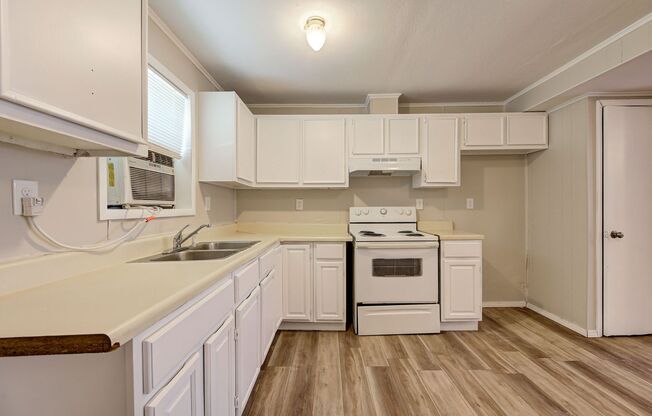 2 beds, 1 bath, $799, Unit 3742