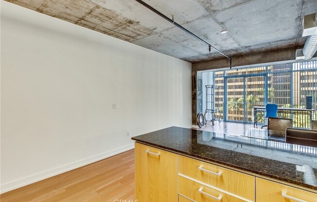 645 W 9th St