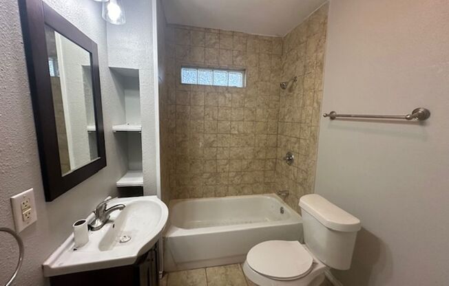 2 beds, 1 bath, $1,095