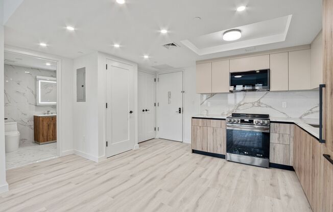 2 beds, 2 baths, $4,050, Unit APT. 406