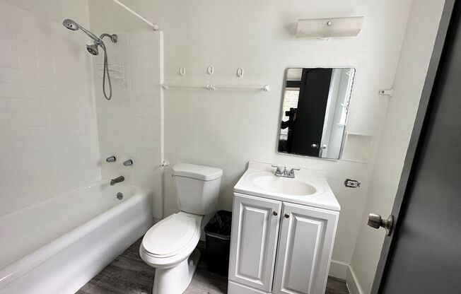 8 beds, 4 baths, 376 sqft, $944, Unit Room 201 - 201 - 1 - A