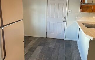 3 beds, 1 bath, $1,660, Unit 103 W. 1st St