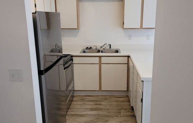 1 bed, 1 bath, 600 sqft, $925, Unit 200 5E