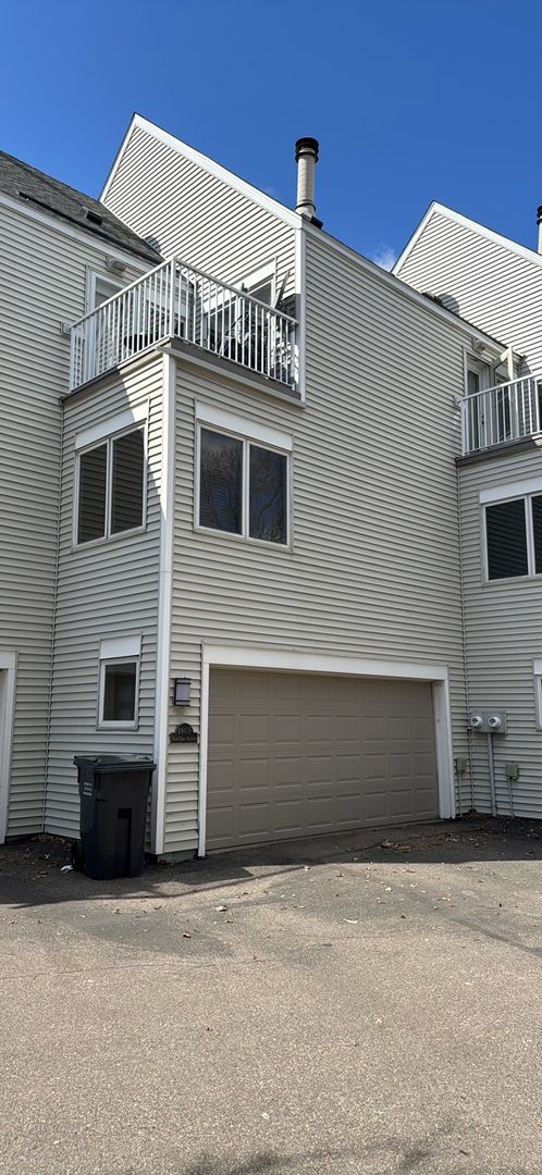 AVAILABLE June 1st! Spacious and Updated 2 Bedroom, 1.5 Bathroom Townhome