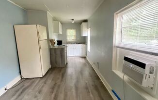 Studio, 1 bath, $1,100, Unit 1225 17th St W