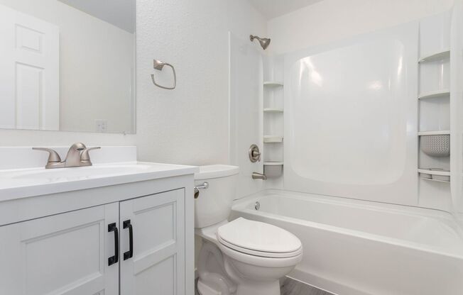 2 beds, 1 bath, 800 sqft, $1,740, Unit Unit 12