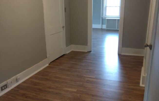 2 beds, 1 bath, $895, Unit #3