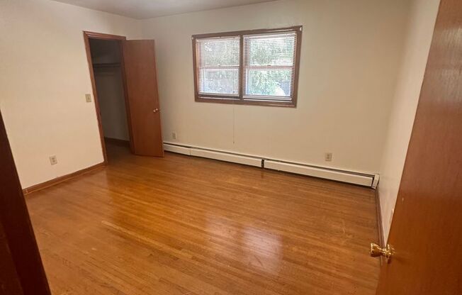 3 beds, 1.5 baths, 1,100 sqft, $1,980, Unit F-1