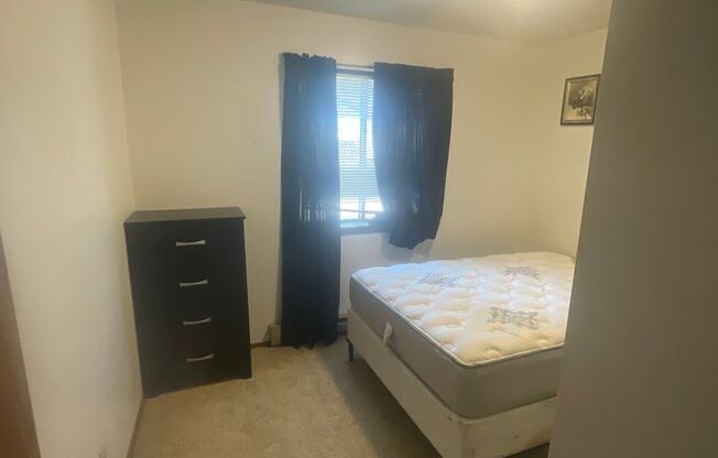2 beds, 1 bath, 750 sqft, $900, Unit 1206-13