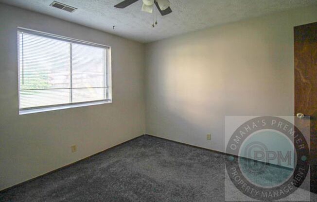 2 beds, 1 bath, 925 sqft, $955, Unit 822/102
