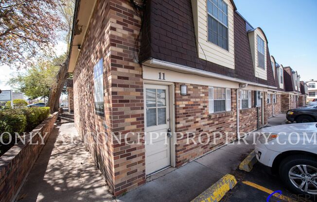 2 beds, 1 bath, 920 sqft, $1,249, Unit 32