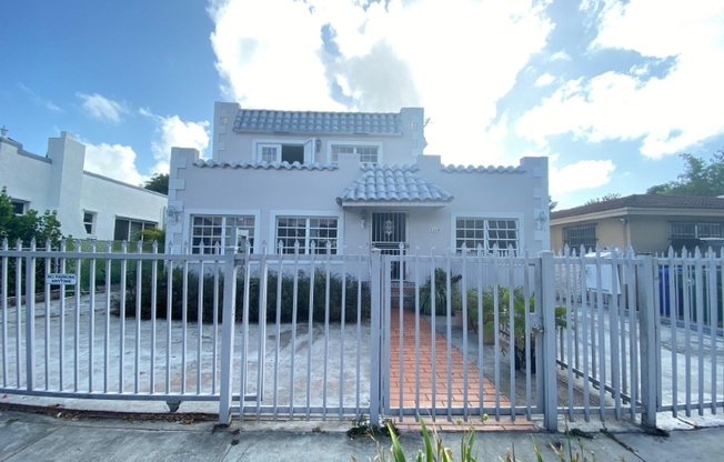 1664 SW 9 ST