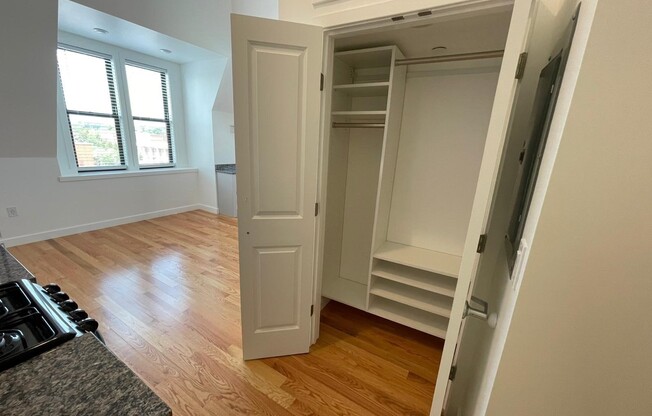 1 bed, 1 bath, $1,695, Unit 505