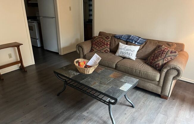 2 beds, 2 baths, 810 sqft, $975, Unit 707