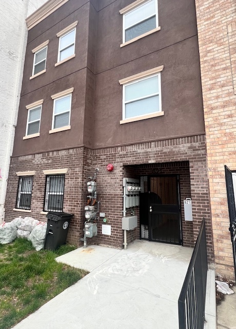 821 WILLOUGHBY AVE