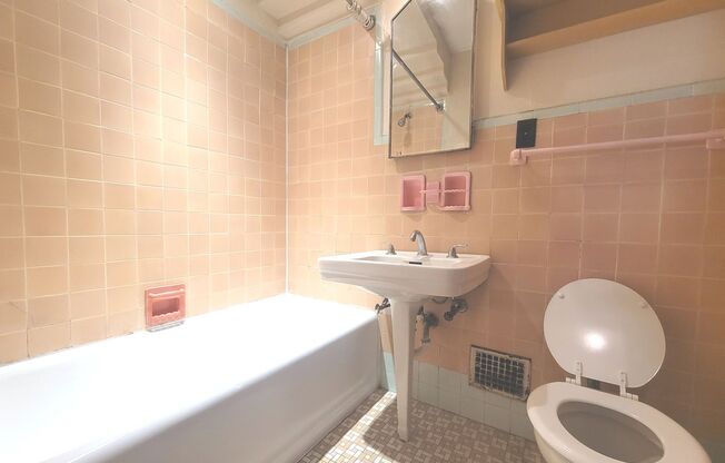 1 bed, 1 bath, $1,075, Unit 307